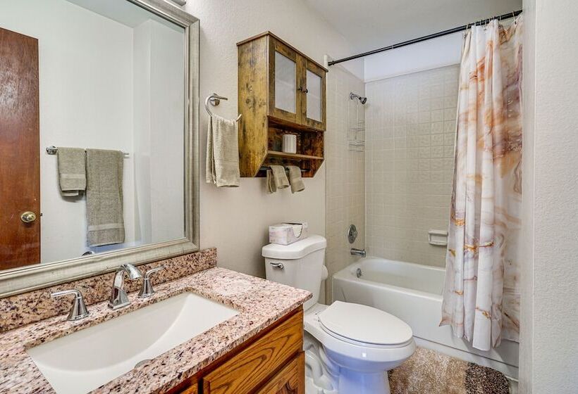 Park City Home W/ 2 Fireplaces & 2 Living Rooms!