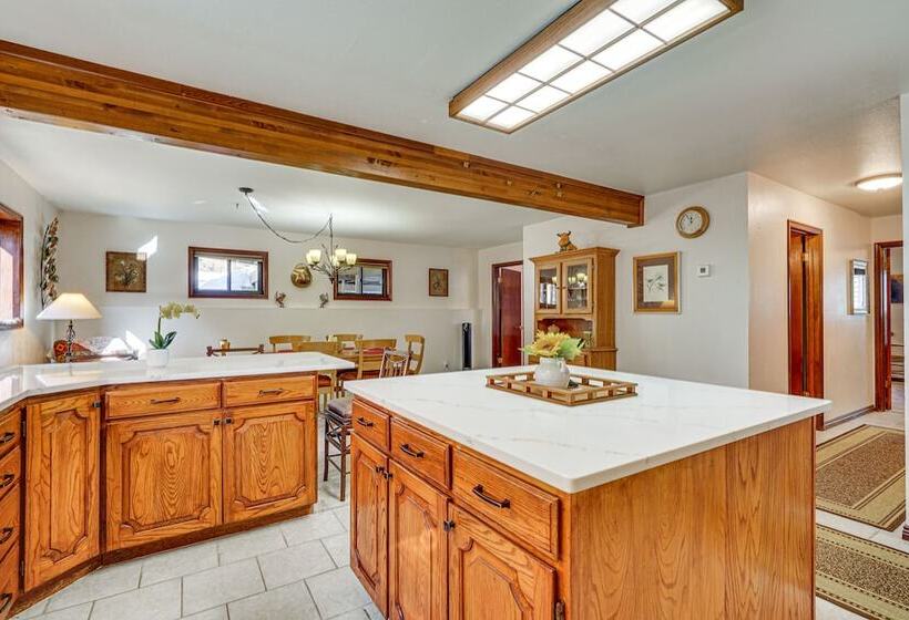 Park City Home W/ 2 Fireplaces & 2 Living Rooms!