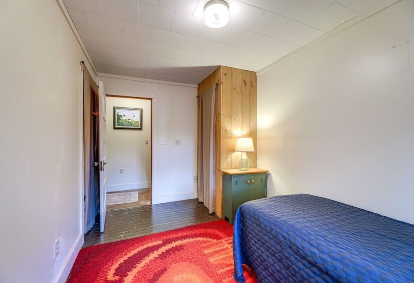 Peaceful Atlantic Cottage W/ Deck & Yard!