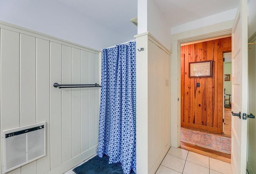 Peaceful Atlantic Cottage W/ Deck & Yard!