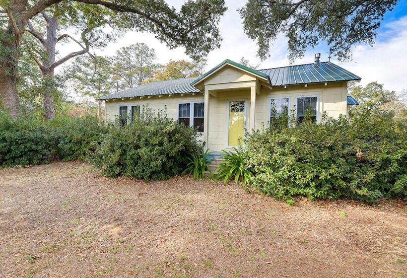 Peaceful Atlantic Cottage W/ Deck & Yard!