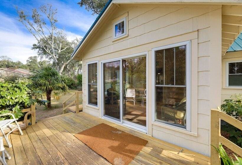 Peaceful Atlantic Cottage W/ Deck & Yard!
