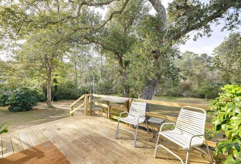 Peaceful Atlantic Cottage W/ Deck & Yard!