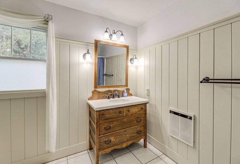 Peaceful Atlantic Cottage W/ Deck & Yard!