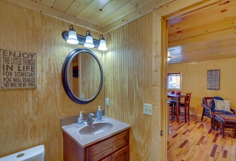 Peaceful Beattyville Cabin Near Red River Gorge!