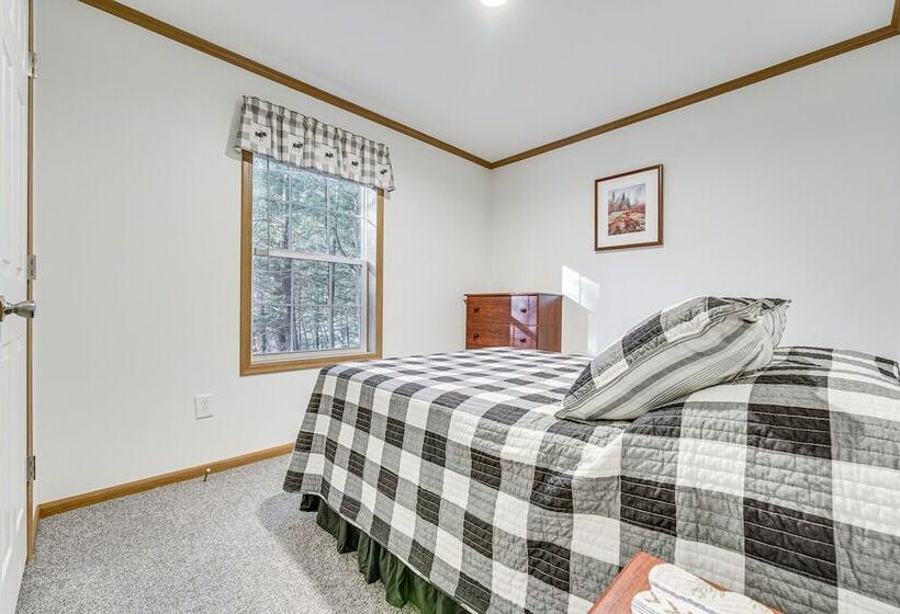 < 1 Mi To Beach: Peaceful Brant Lake Home!