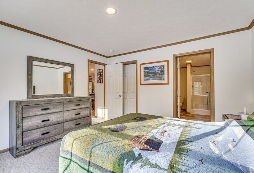 < 1 Mi To Beach: Peaceful Brant Lake Home!