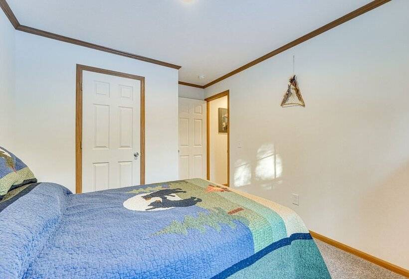 < 1 Mi To Beach: Peaceful Brant Lake Home!