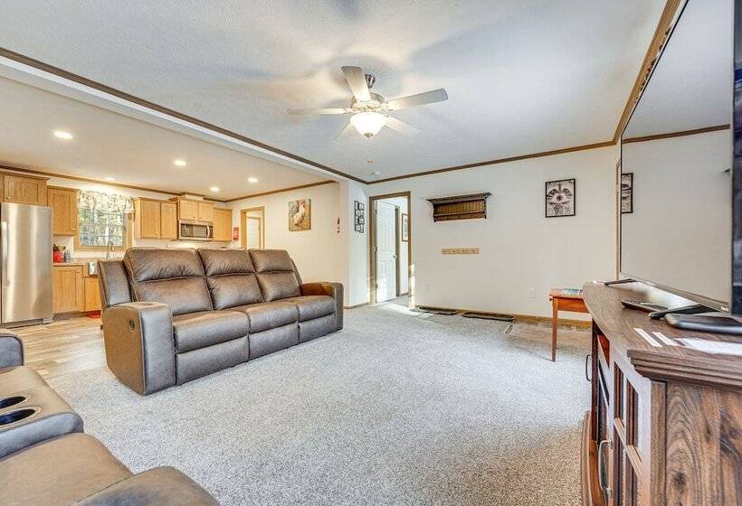 < 1 Mi To Beach: Peaceful Brant Lake Home!