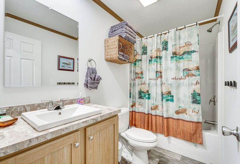 < 1 Mi To Beach: Peaceful Brant Lake Home!