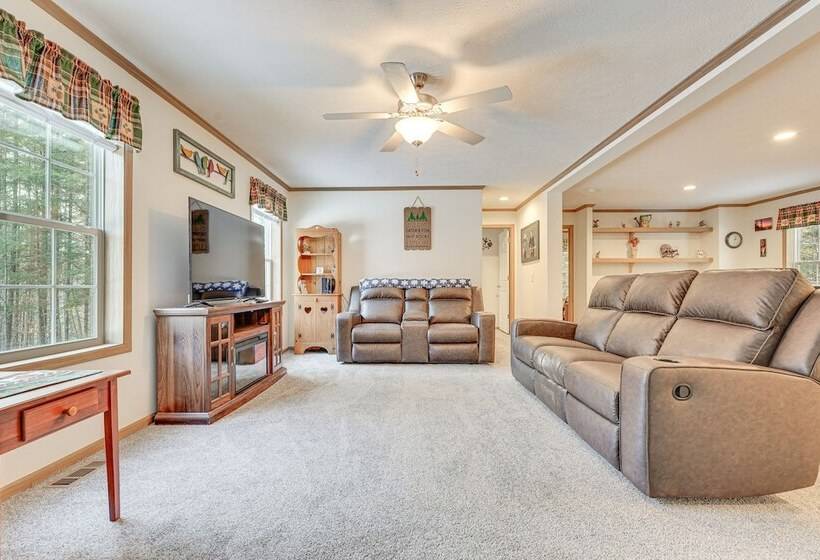 < 1 Mi To Beach: Peaceful Brant Lake Home!