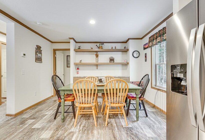 < 1 Mi To Beach: Peaceful Brant Lake Home!