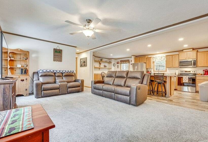 < 1 Mi To Beach: Peaceful Brant Lake Home!