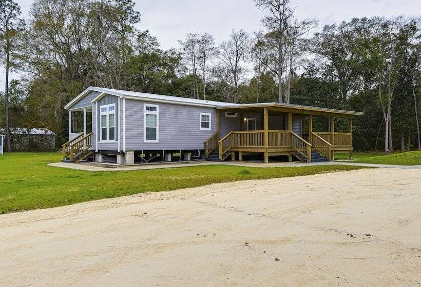 Peaceful Starke Retreat W/ Deck: 6 Mi To Downtown!