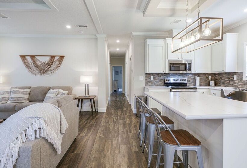 Peaceful Starke Retreat W/ Deck: 6 Mi To Downtown!