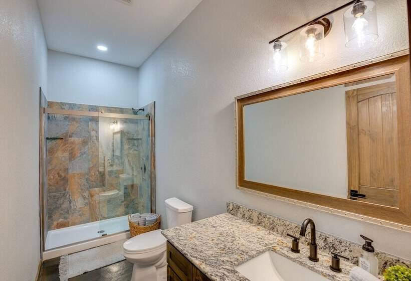 Peaceful Yantis Retreat   1 Mi To Lake Fork!