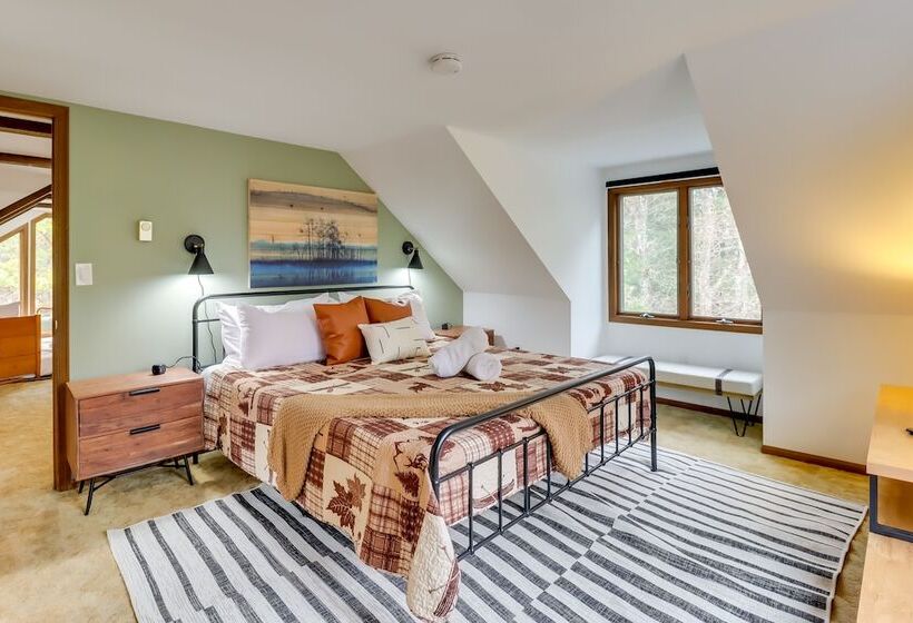 Pennsylvania Escape W/ Hot Tub, Deck, & Fire Pit!