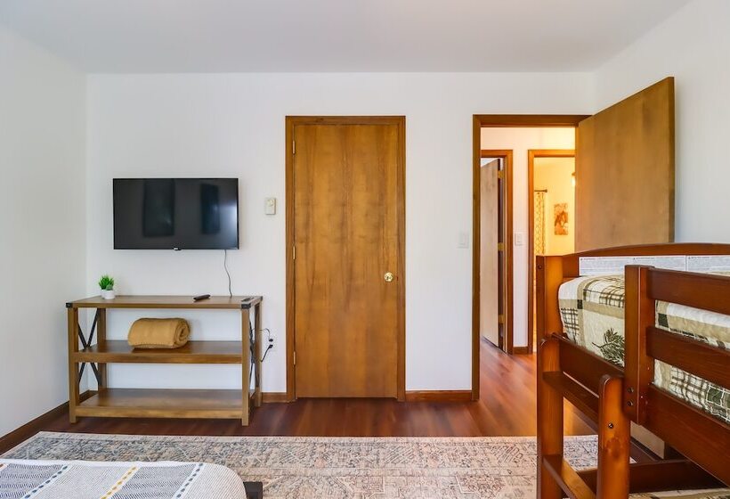 Pennsylvania Escape W/ Hot Tub, Deck, & Fire Pit!