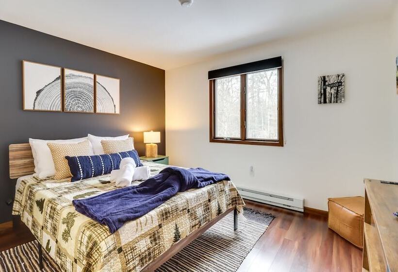 Pennsylvania Escape W/ Hot Tub, Deck, & Fire Pit!