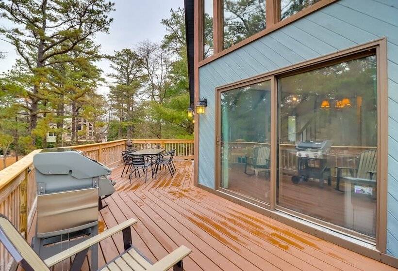 Pennsylvania Escape W/ Hot Tub, Deck, & Fire Pit!