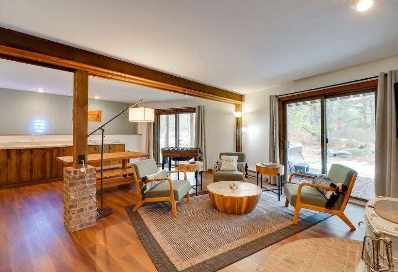 Pennsylvania Escape W/ Hot Tub, Deck, & Fire Pit!