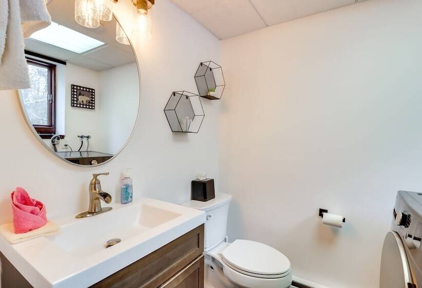 Pennsylvania Escape W/ Hot Tub, Deck, & Fire Pit!