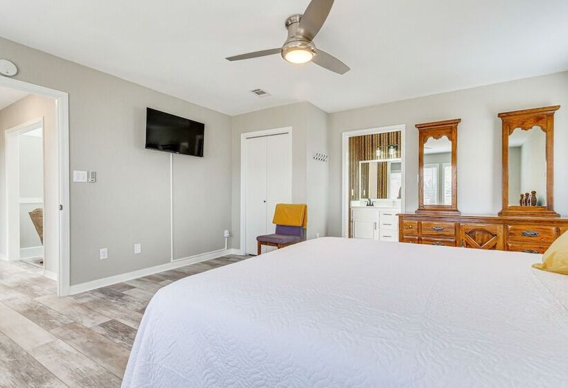 Pensacola Home W/ Screened Porch: 10 Mi To Beach!