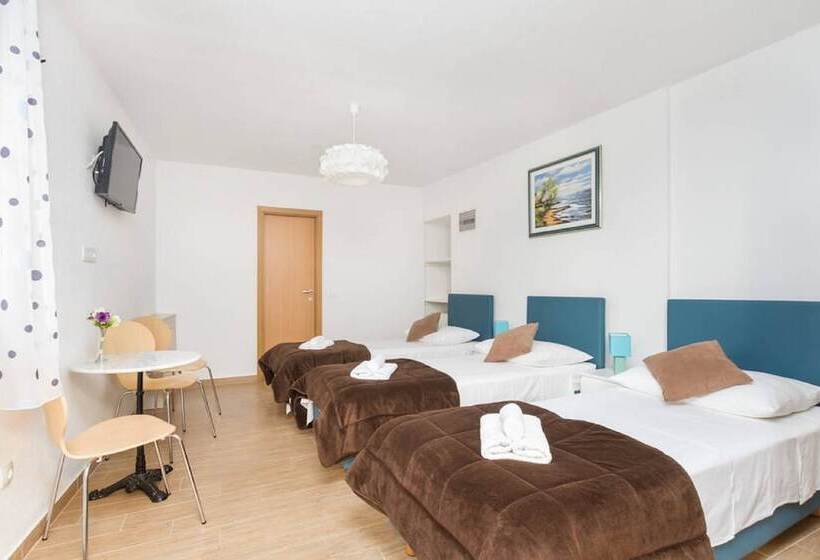 펜션 Peruzovic Rooms 2