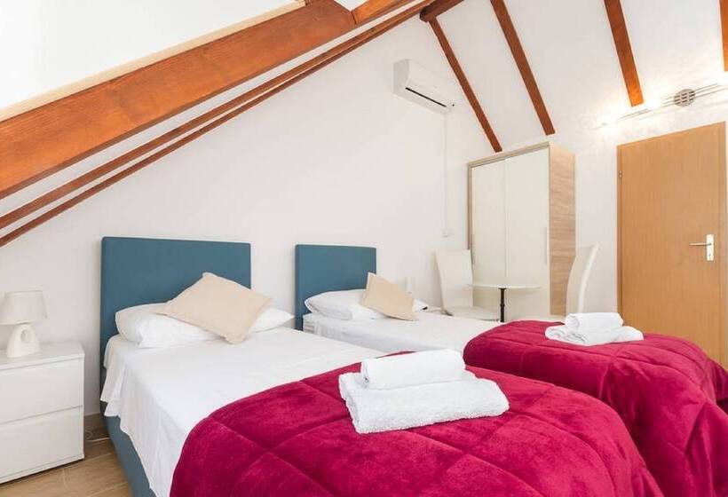 펜션 Peruzovic Rooms 2