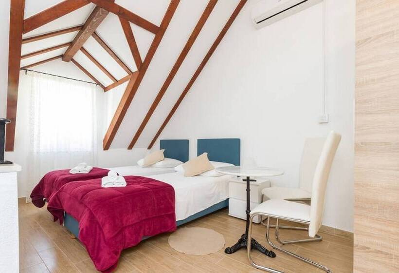 펜션 Peruzovic Rooms 2