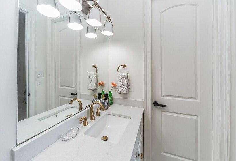 بنسيون Tennessee Modern Manor