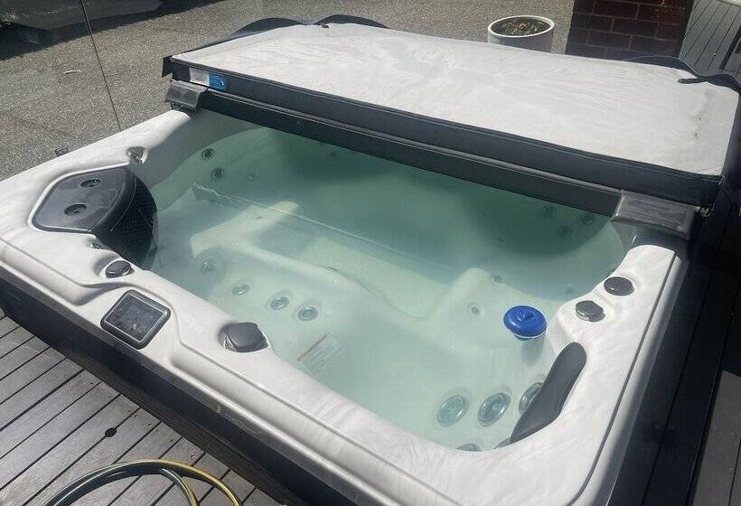 פנסיון Top Of Town