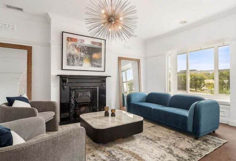 פנסיון Top Of Town