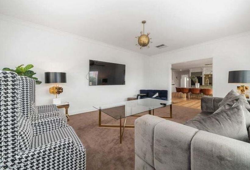 פנסיון Top Of Town