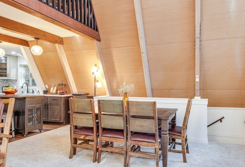 Deck & Ev Charger: Pet Friendly Arnold Cabin!