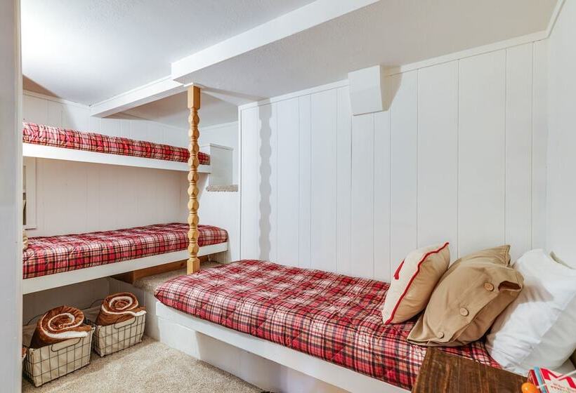 Deck & Ev Charger: Pet Friendly Arnold Cabin!