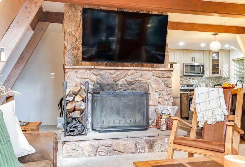 Deck & Ev Charger: Pet Friendly Arnold Cabin!