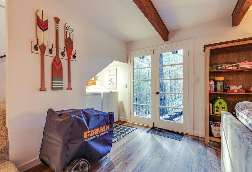 Deck & Ev Charger: Pet Friendly Arnold Cabin!