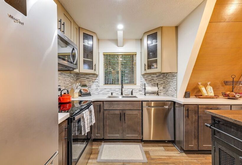 Deck & Ev Charger: Pet Friendly Arnold Cabin!