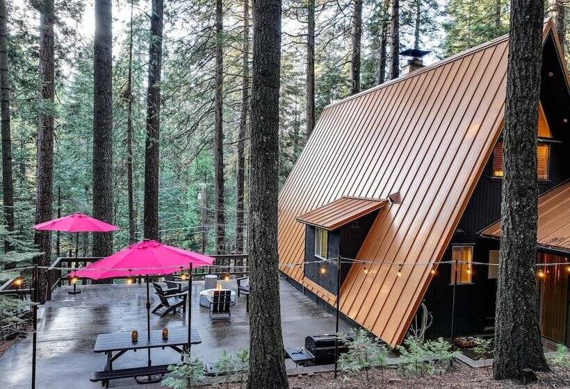 Deck & Ev Charger: Pet Friendly Arnold Cabin!