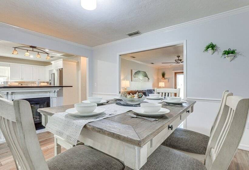 Pet Friendly Bradenton Home: Lanai W/ Heated Pool!