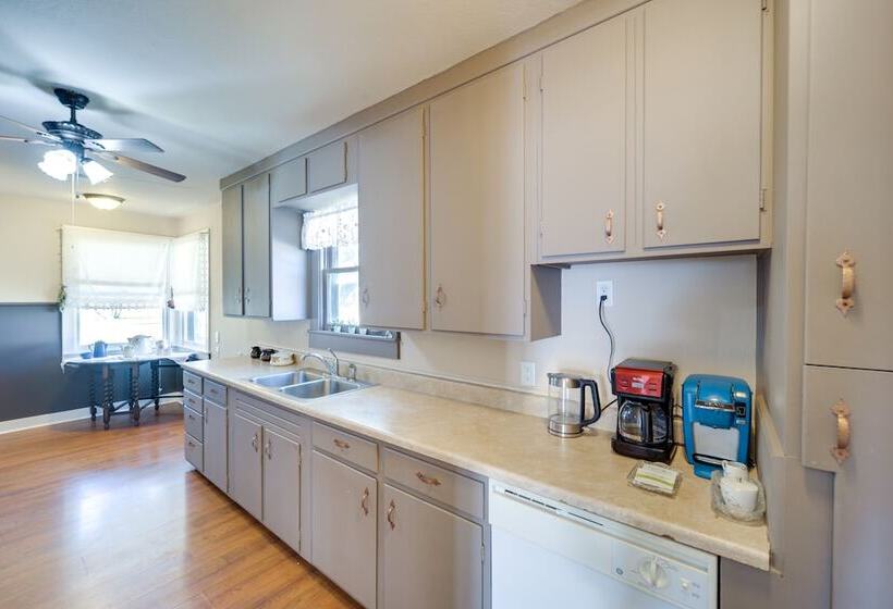 Pet Friendly Brady Vacation Home Near Wineries!