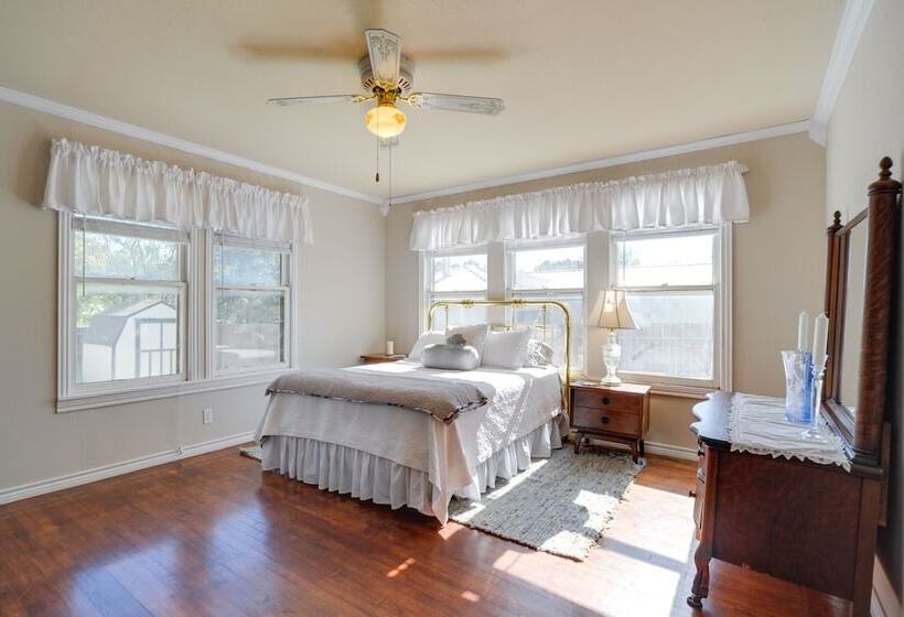 Pet Friendly Brady Vacation Home Near Wineries!