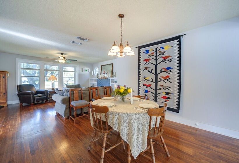 Pet Friendly Brady Vacation Home Near Wineries!