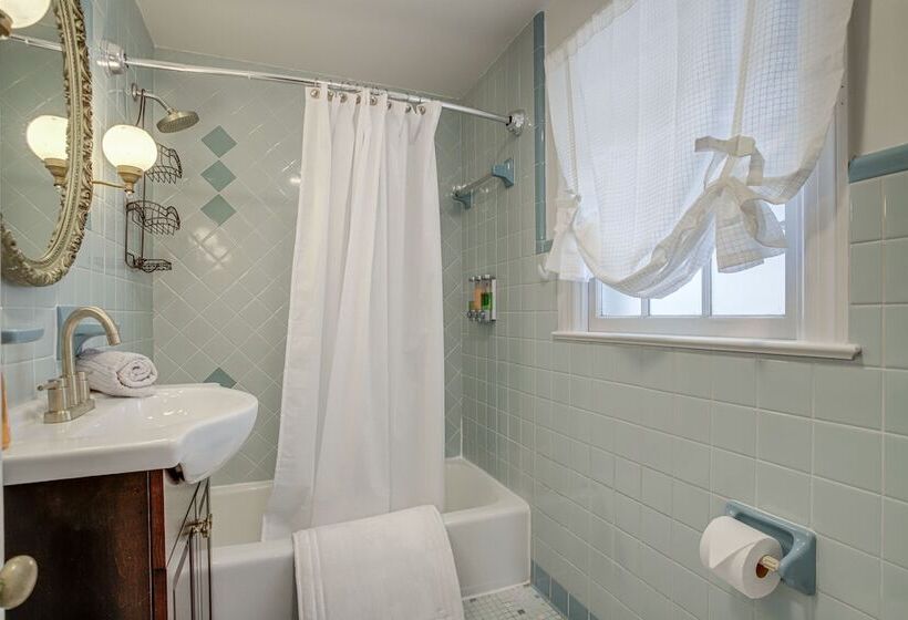 Pet Friendly Cambridge Home Walk To River!