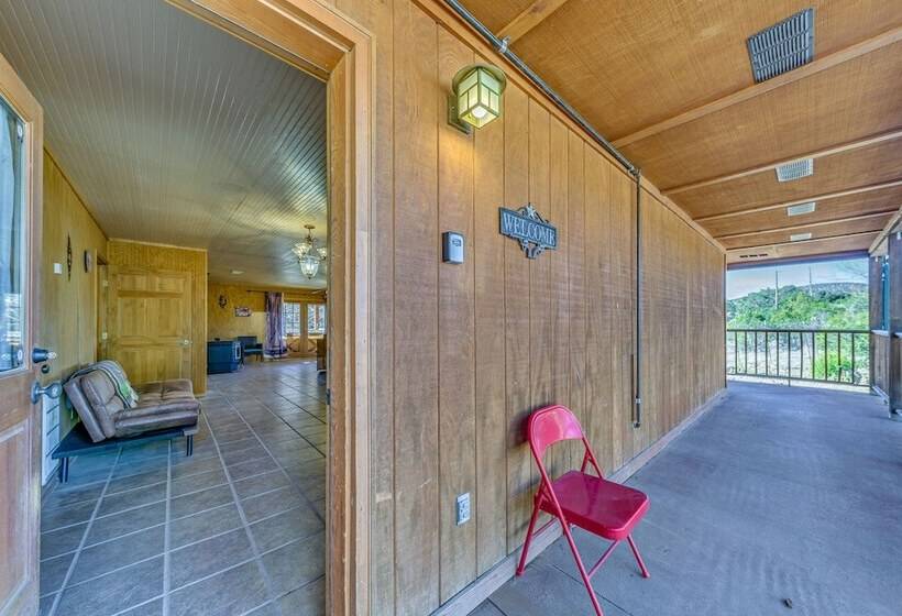 Capitan Vacation Rental W/ Grill, Near Ruidoso!