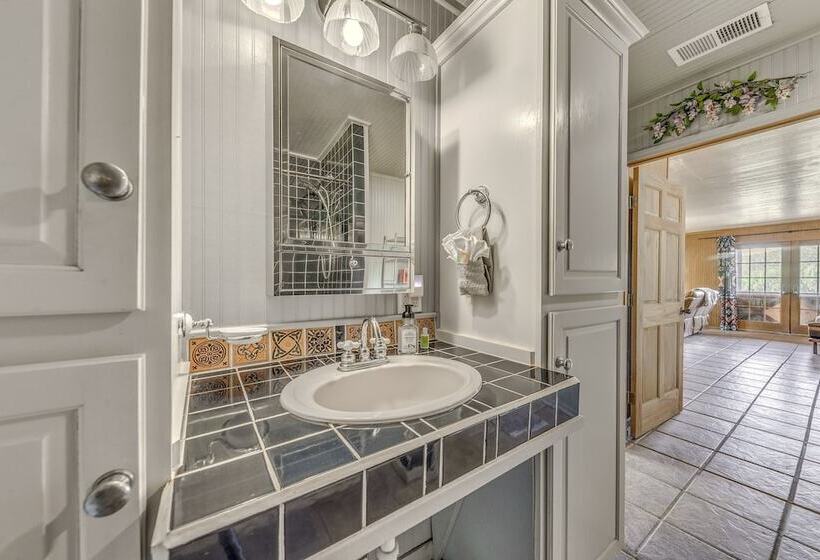 Capitan Vacation Rental W/ Grill, Near Ruidoso!