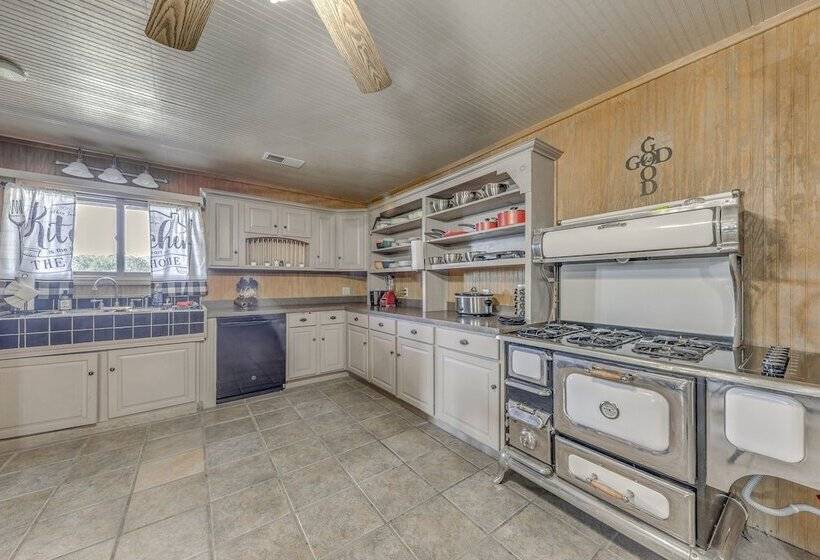 Capitan Vacation Rental W/ Grill, Near Ruidoso!