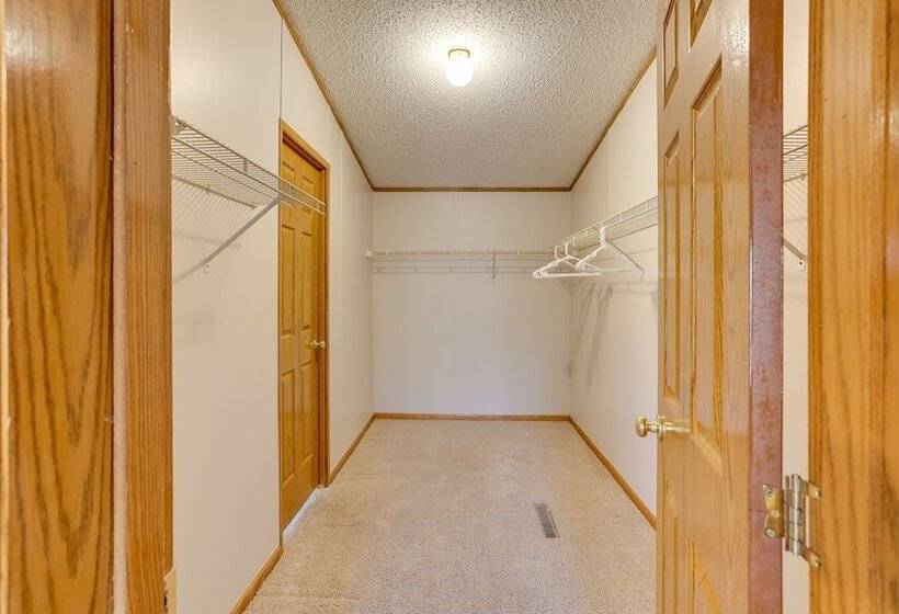 Pet Friendly Emerald Lake Retreat In Charlestown!