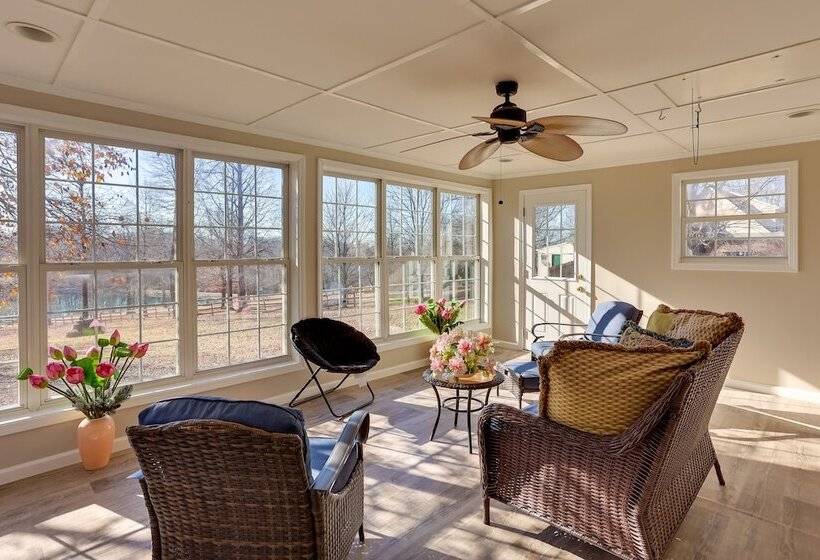 Pet Friendly Emerald Lake Retreat In Charlestown!